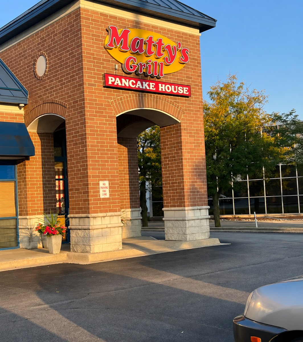 Matty's storefront entrance in Shorewood, IL